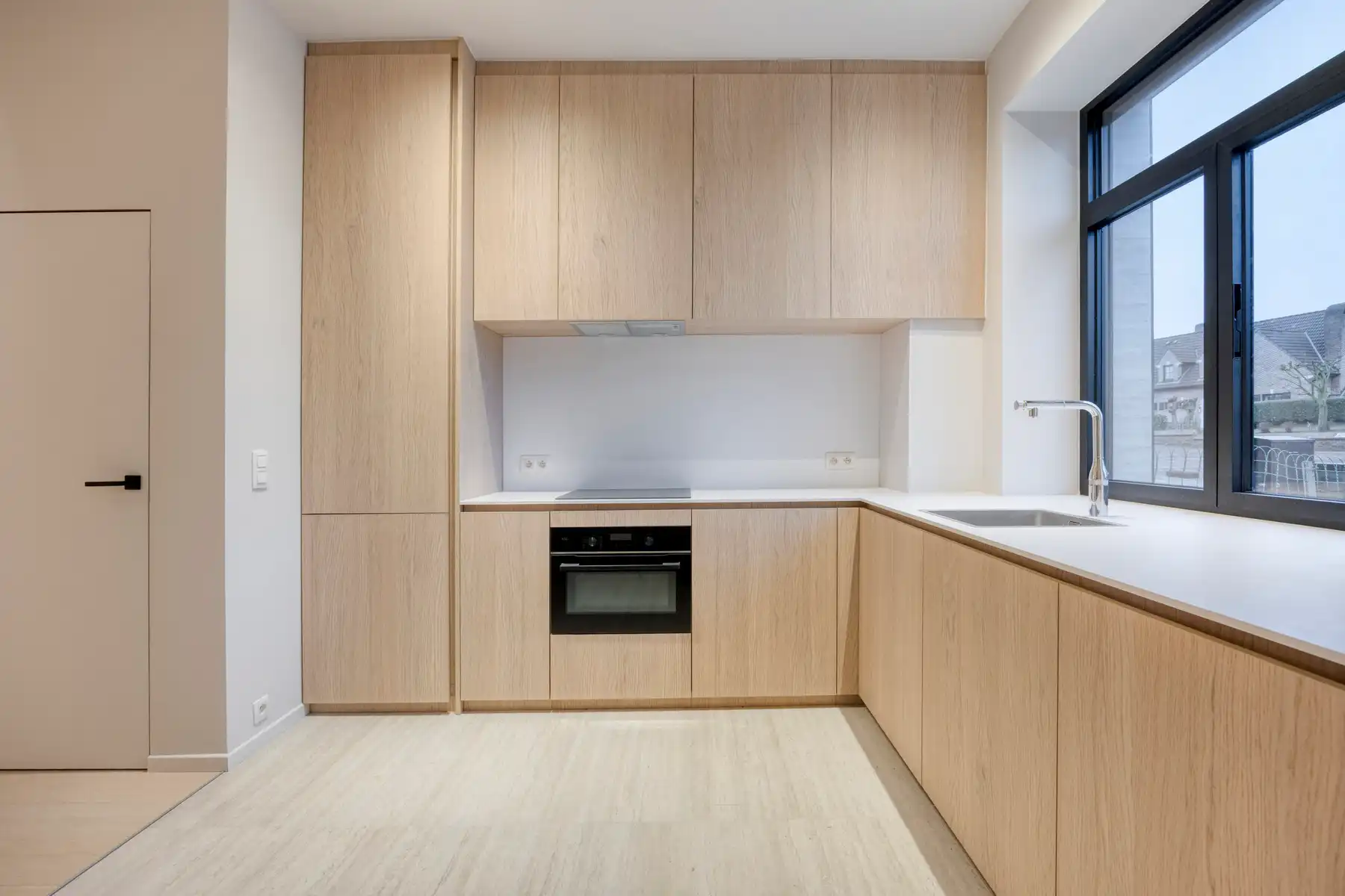 Stijlvol gerenoveerde woning met 3 slaapkamers  foto 2