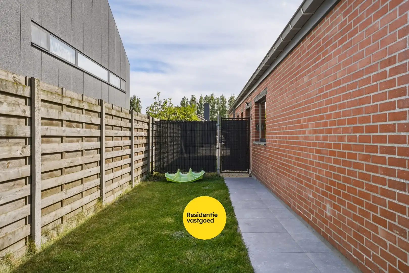 Instapklare ruime bungalow met zongerichte tuin in hartje Oudenburg! foto 27