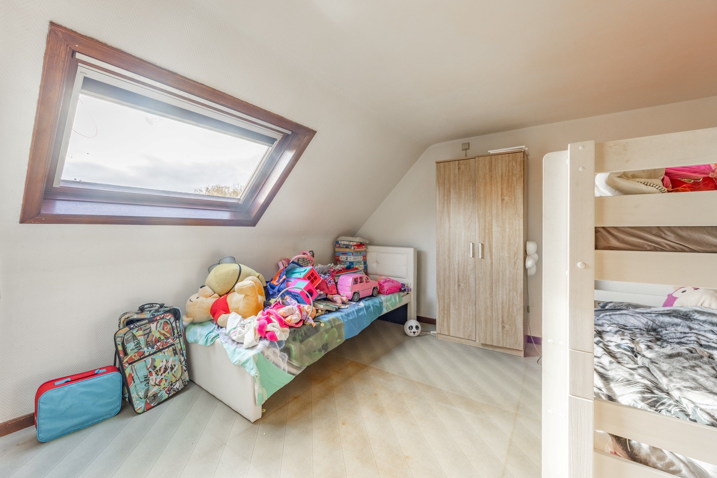 KNUSSE STARTERSWONING MET GARAGE EN UITWEG foto 16