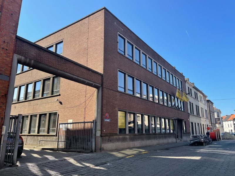 449m² gerenoveerd kantoor met karakter te huur in Gent foto 5