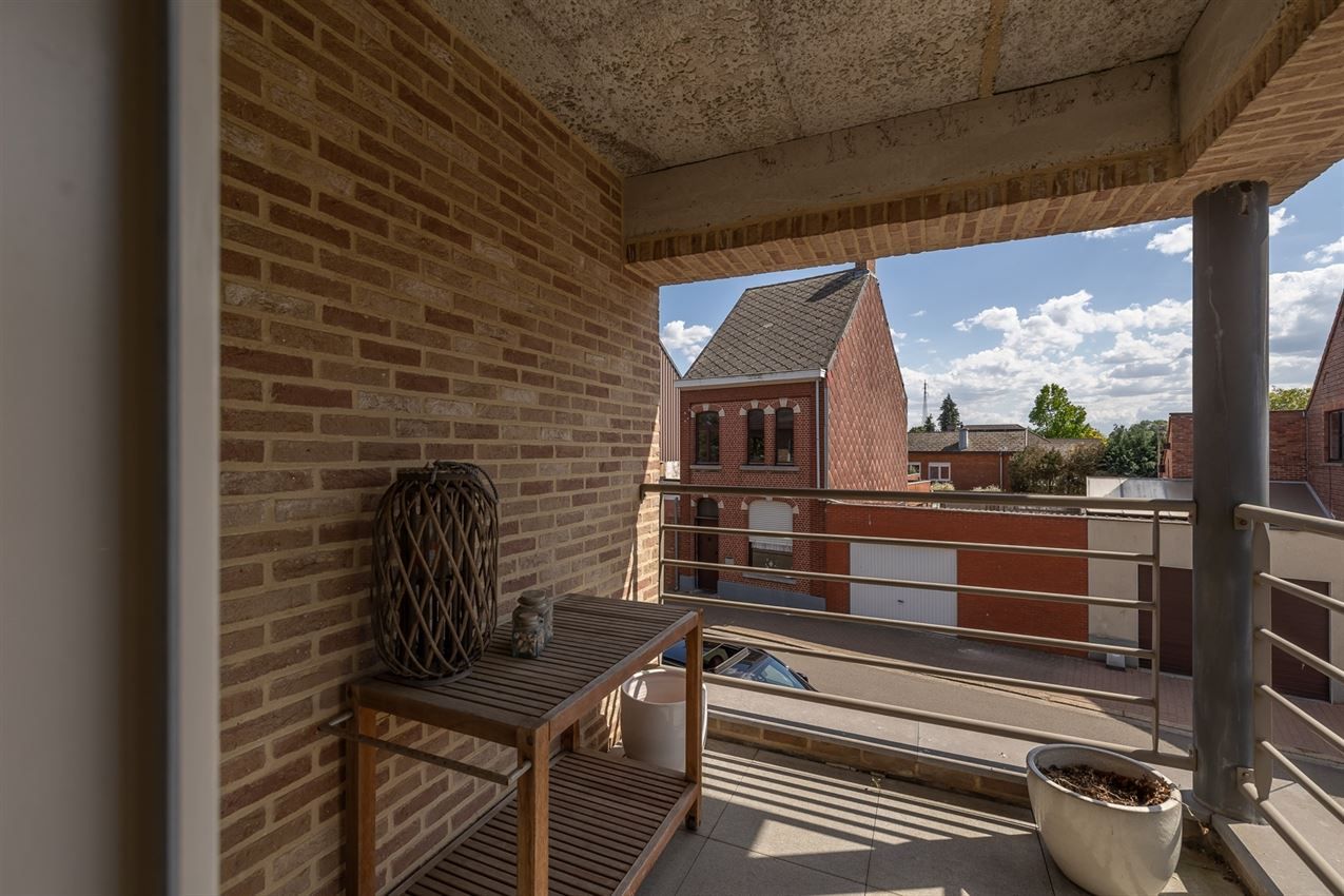 Royale duplex met terras en garage foto 8