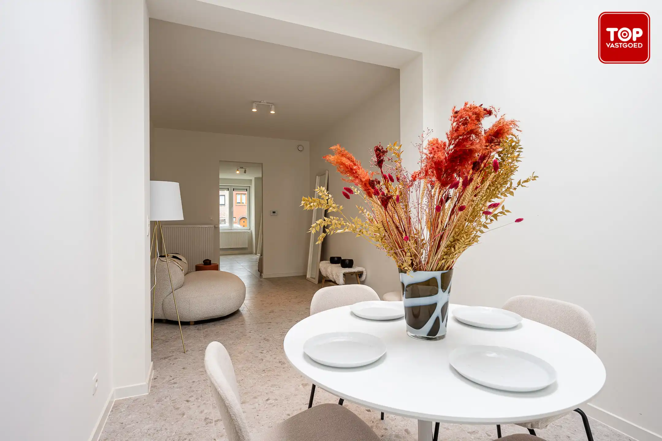 Totaal gerenoveerde woning met 3 slaapkamers, tuin en garage.  foto 8