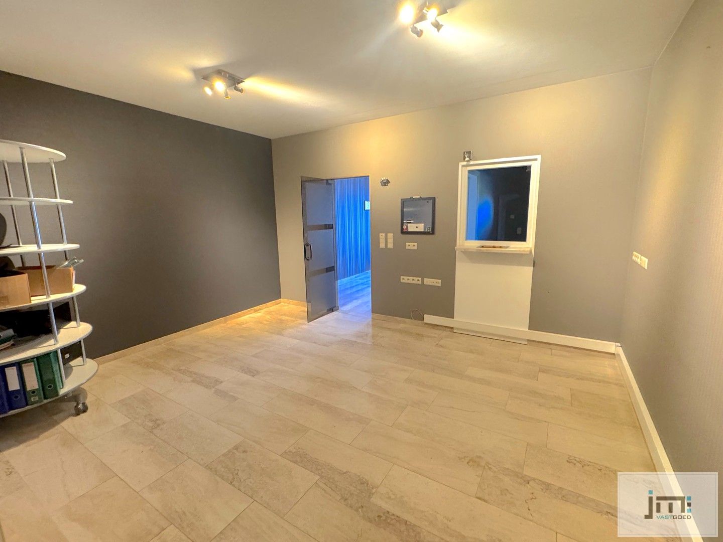 Gelijkvloers appartement / kantoorruimte in Wellen foto 5