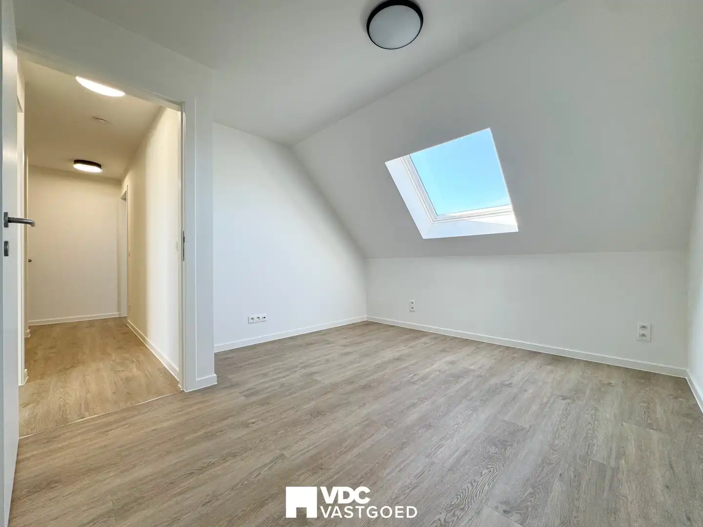 Ruim en modern duplex-appartement met 3 slaapkamers en twee parkeerplaatsen foto 15