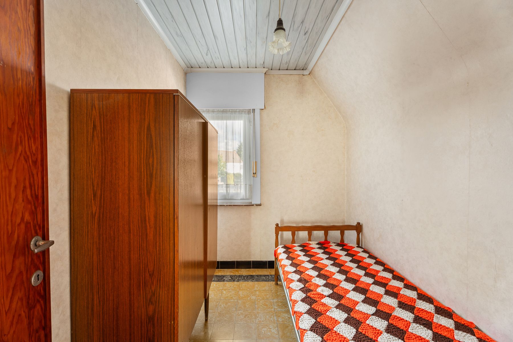 Alleenstaande gezinswoning met tuin en potentieel in Torhout foto 15