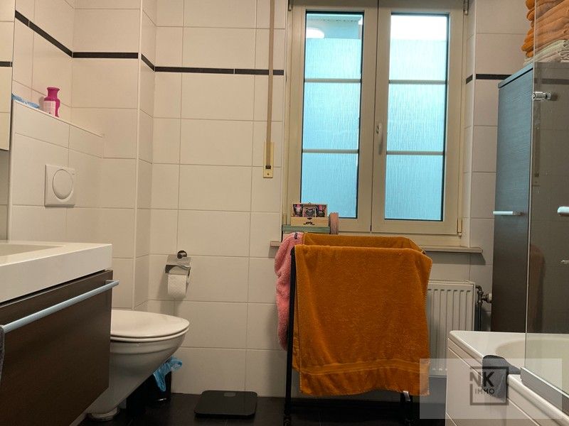 Gelijkvloers appartement met 2 slaapkamers, gezellig terras en autostaanplaats in het centrum van Lille! foto 6