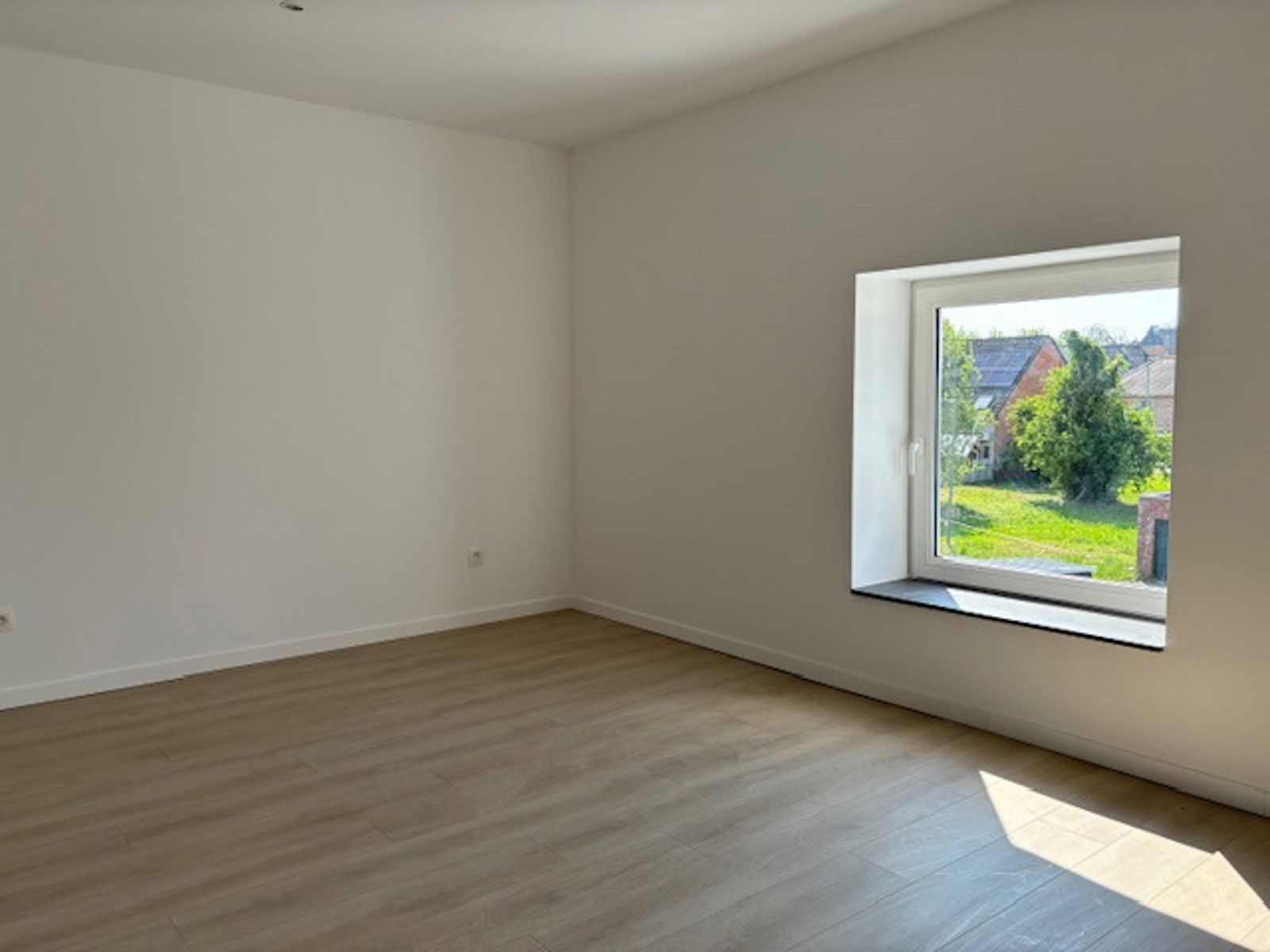 Volledig rerenoveerde woning 5 slpks 2 badks centrum Landen foto 27
