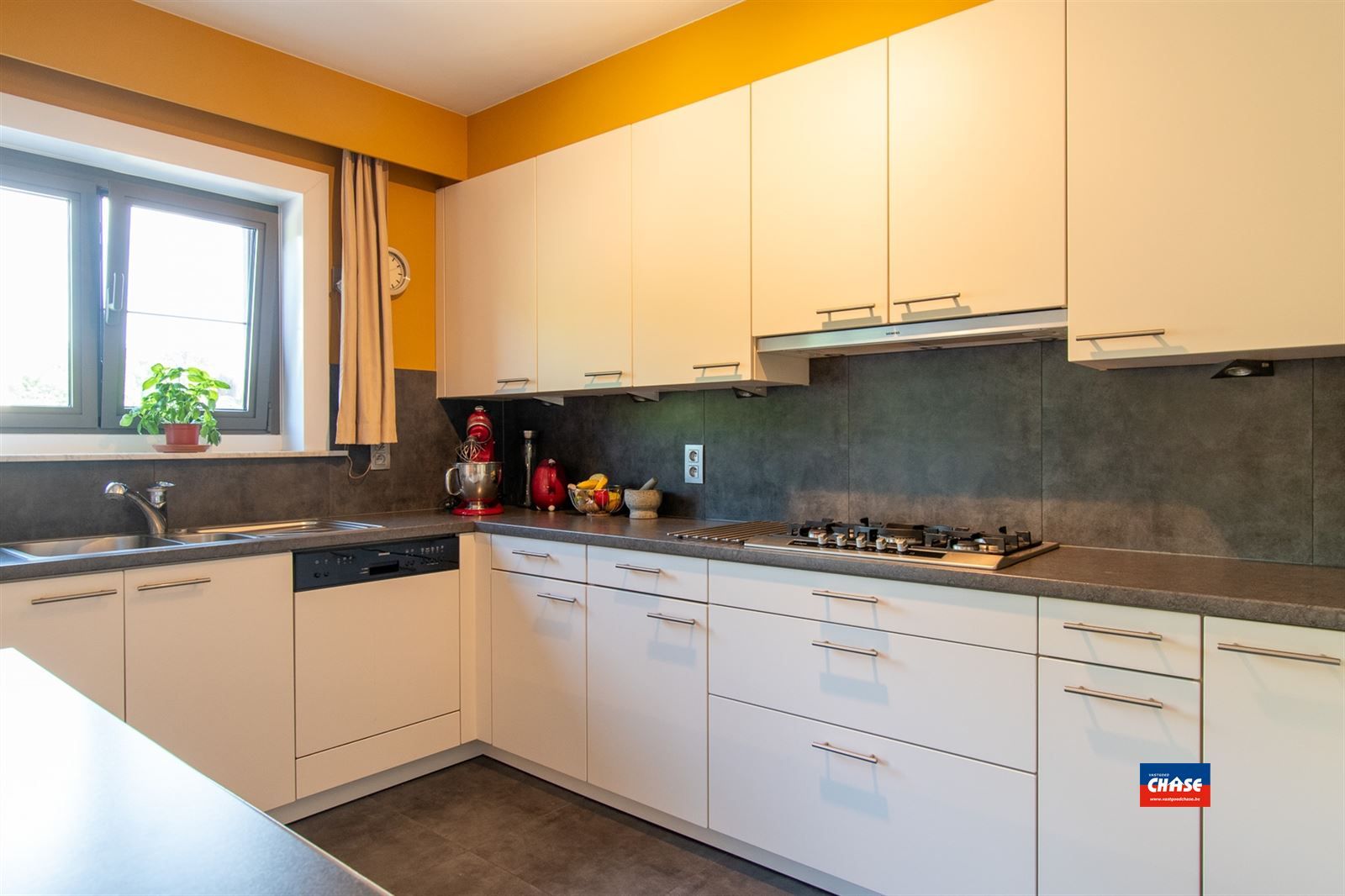 Bel-étage met 3 slaapkamers, garage en tuin foto 17