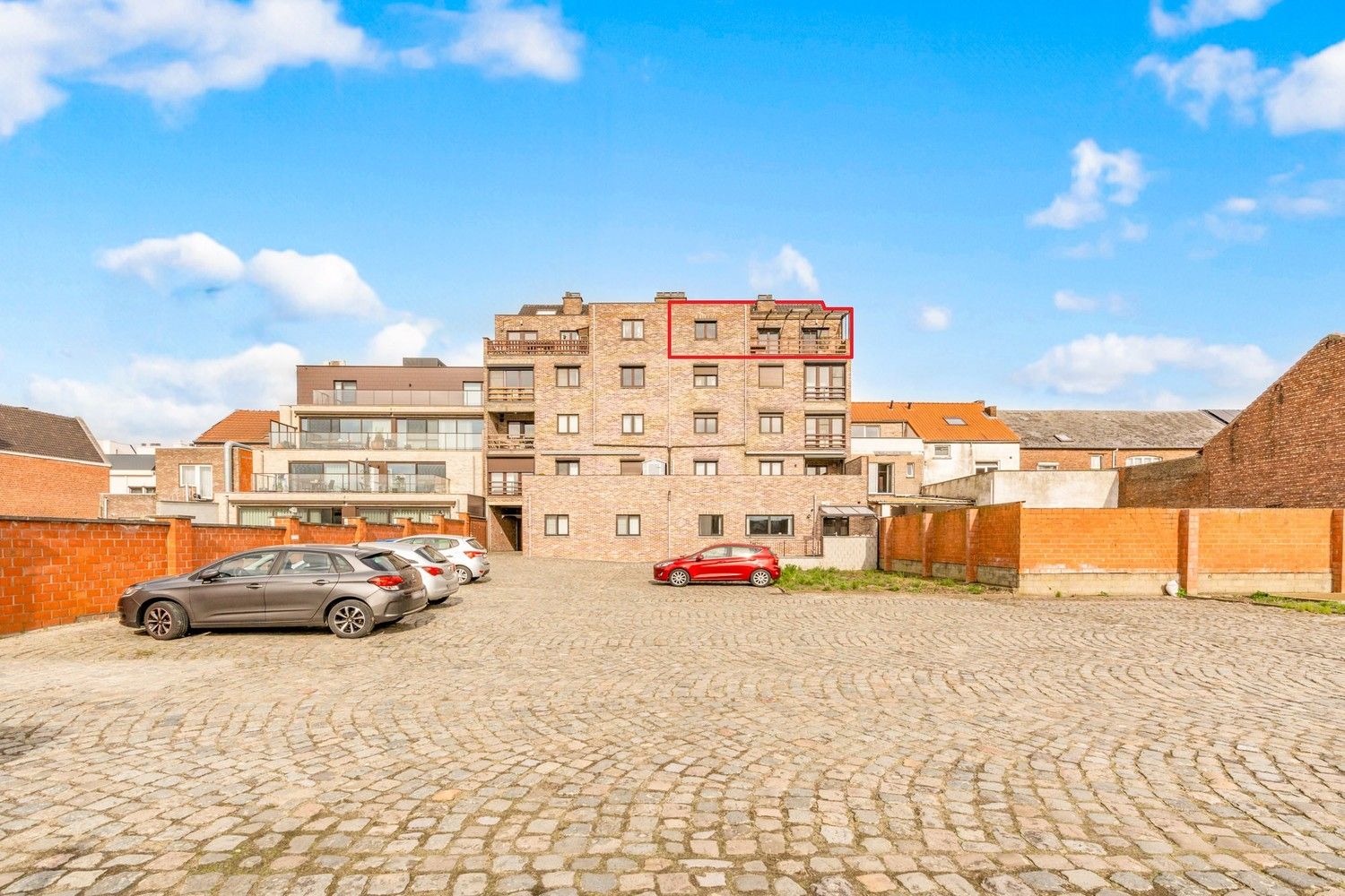 Ruim appartement met autostaanplaats op wandelafstand van de Grote Markt foto 21