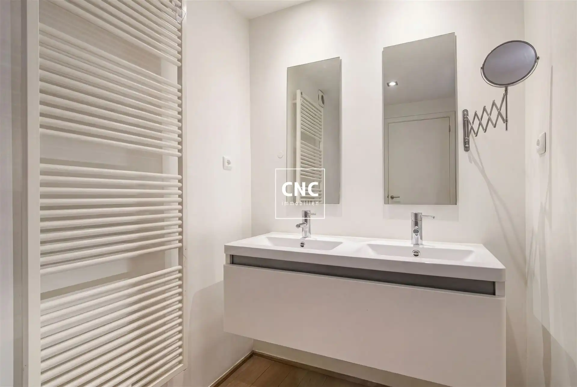 Gemeubeld en instapklaar appartement met zijdelings zeezicht foto 9
