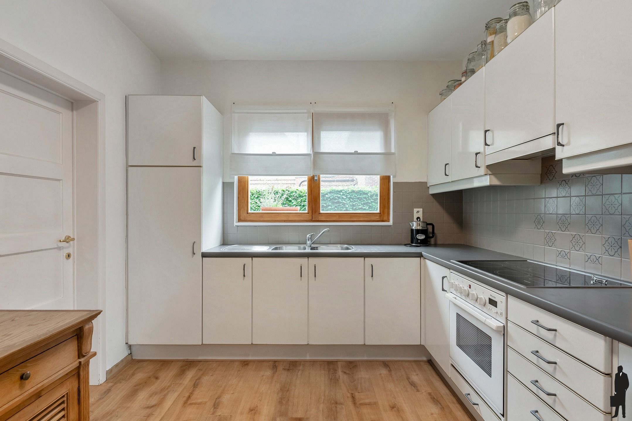 Woning met 4 slks en grote schuur op perceel van ca. 1026m² foto 9