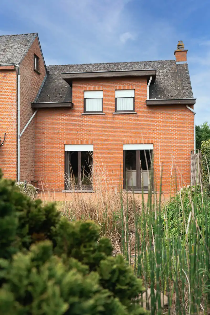 Gezellige, te renoveren woning met leuke tuin op toplocatie  foto 2