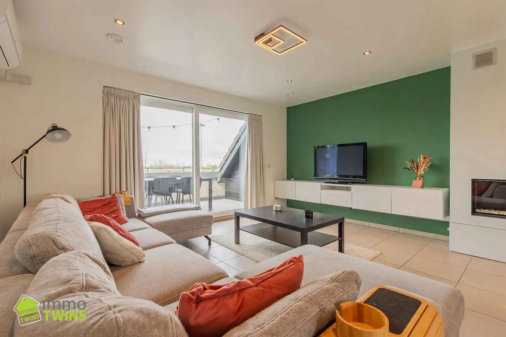 Ruim en stijlvol duplex appartement (155m²) met garage en staanplaats te Schoonaarde (Dendermonde). foto 3