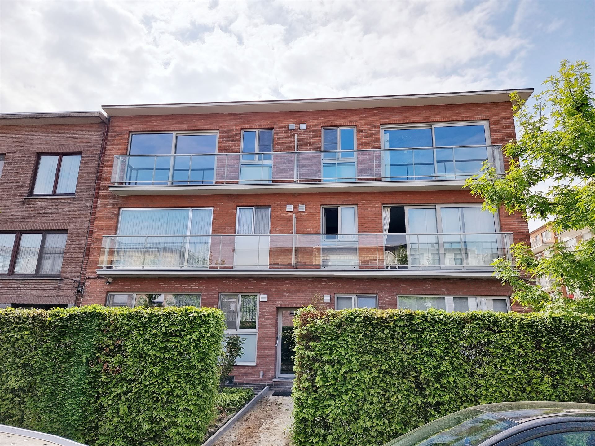 rustig gelegen 2 slpk-appartement met terras en garage foto 11