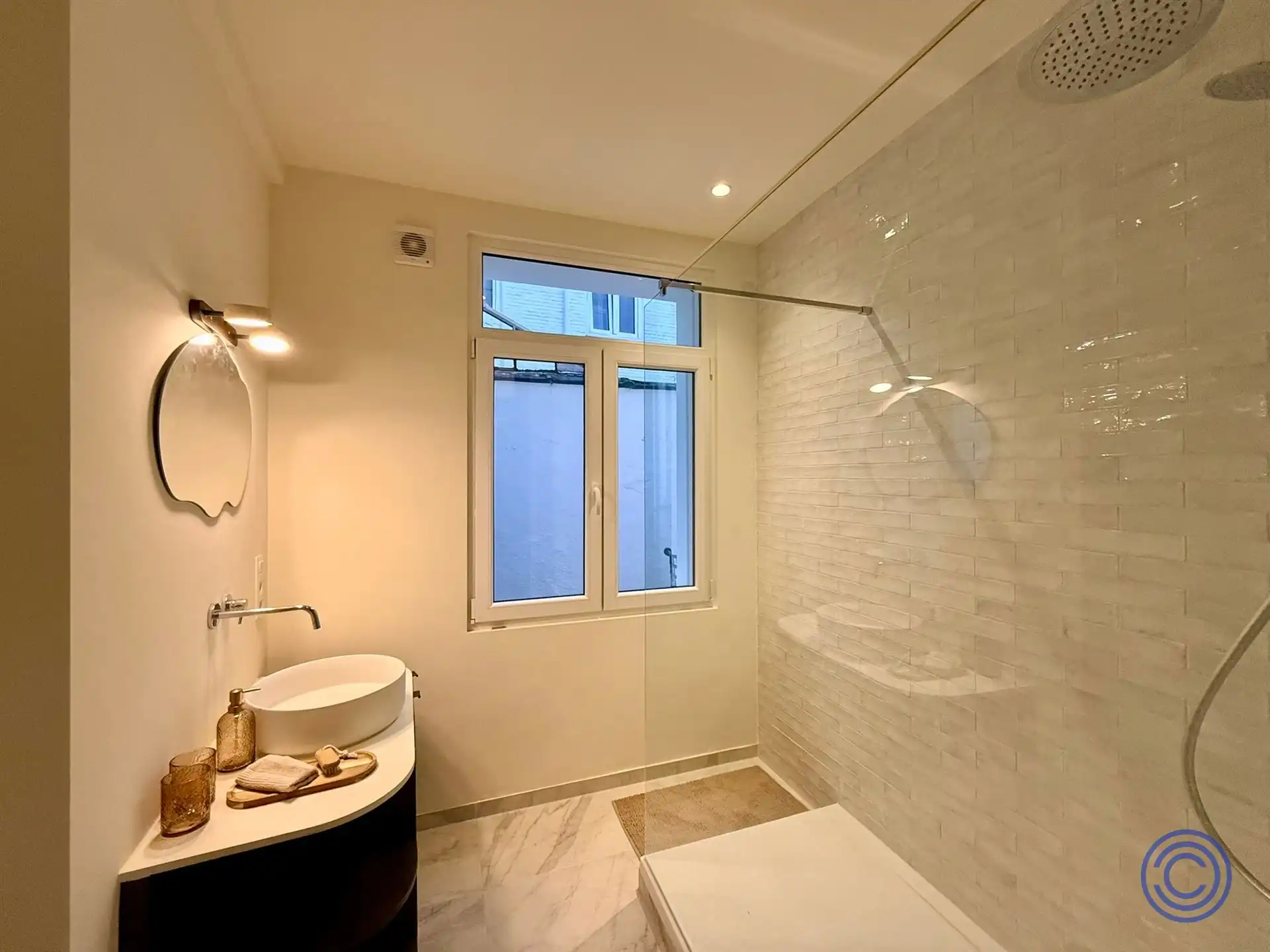 2-slpk appartement met terras en zonnepanelen! foto 6