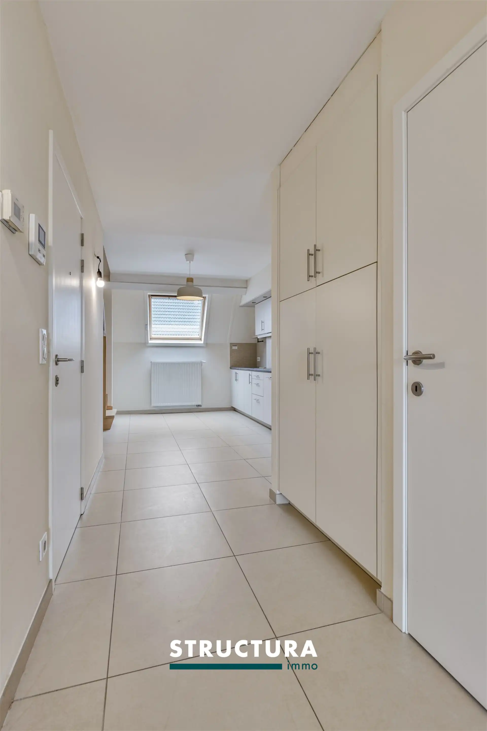 Lichtrijk duplexappartement met terras en 2 kamers foto 9