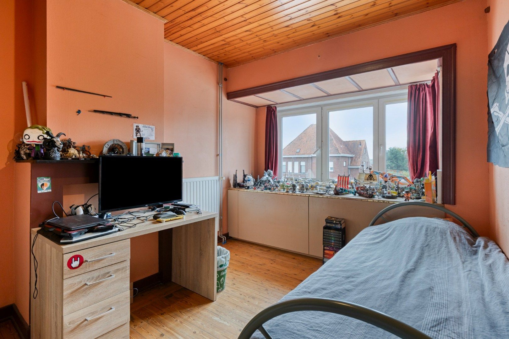 Verzorgde woning met diepe tuin, carport én uitweg! foto 16