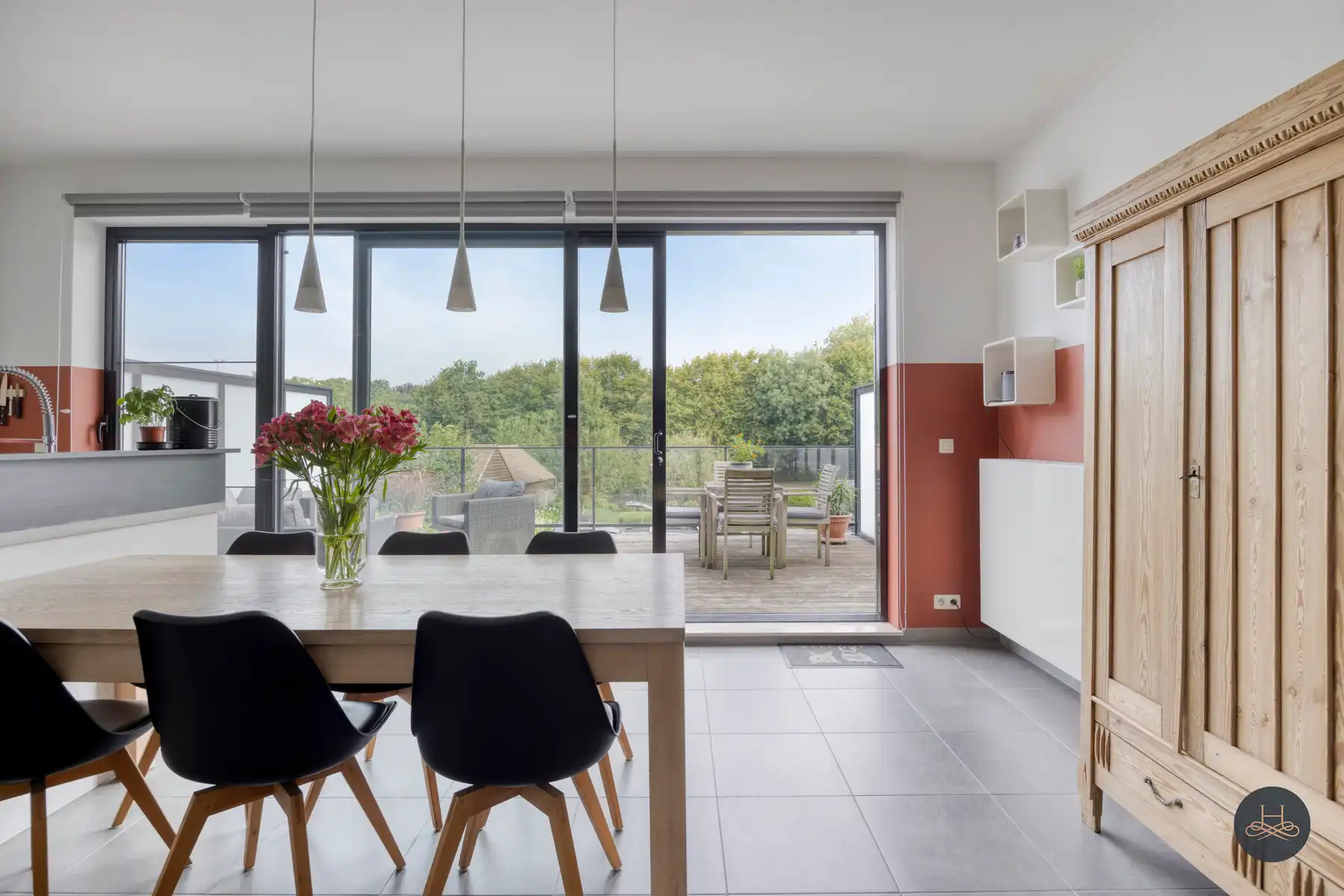 Lichtrijk duplex-appartement met prachtig terras foto {{pictureIndex}}