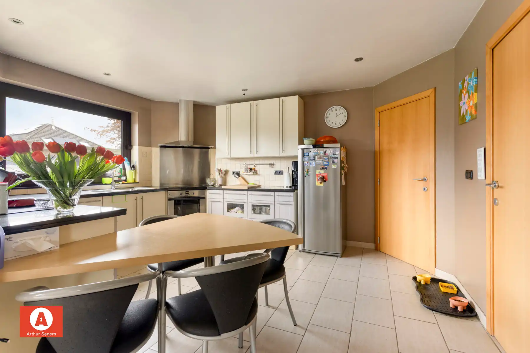 Open bebouwing in een doodlopende straat. foto 9