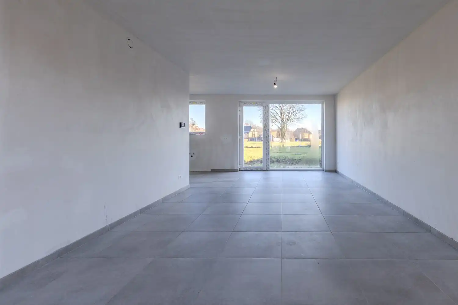 Hedendaagse nieuwbouwwoning met drie slaapkamers op rustige ligging in Neeroeteren foto 9