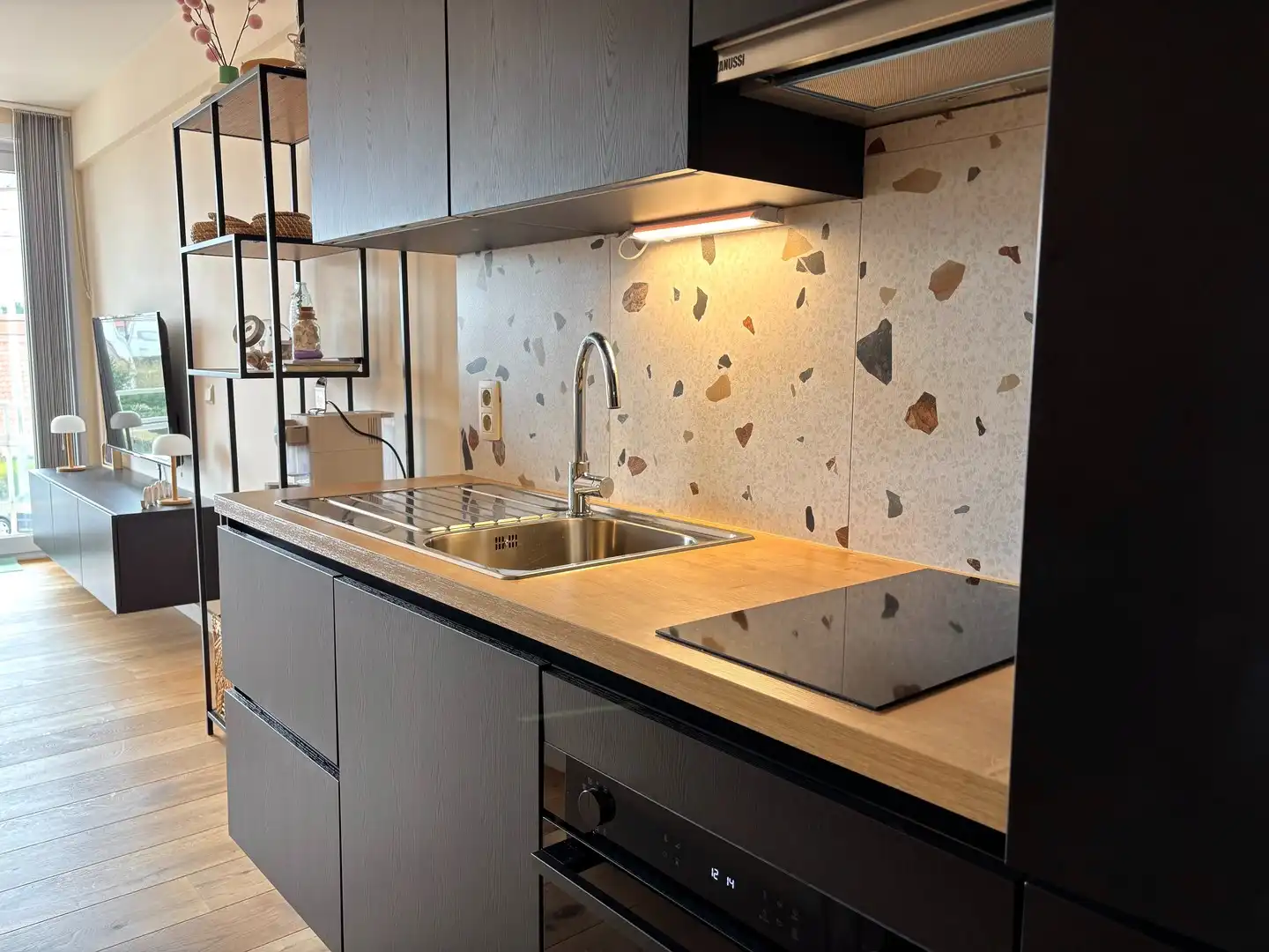 Lichtrijke studio met slaaphoek te koop in Nieuwpoort-bad foto 4