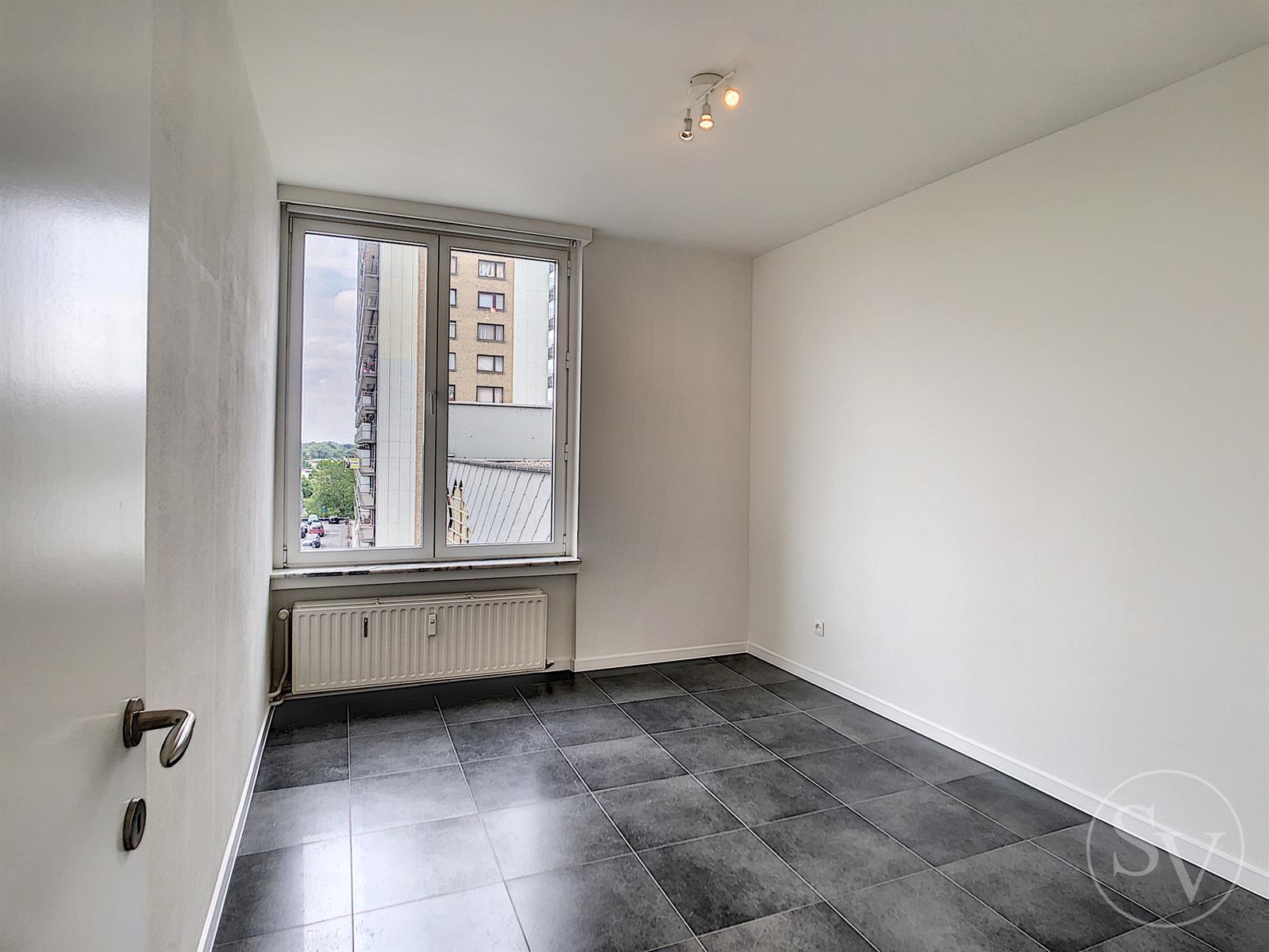 Appartement met 2 slaapkamers, balkon en garage. foto 9