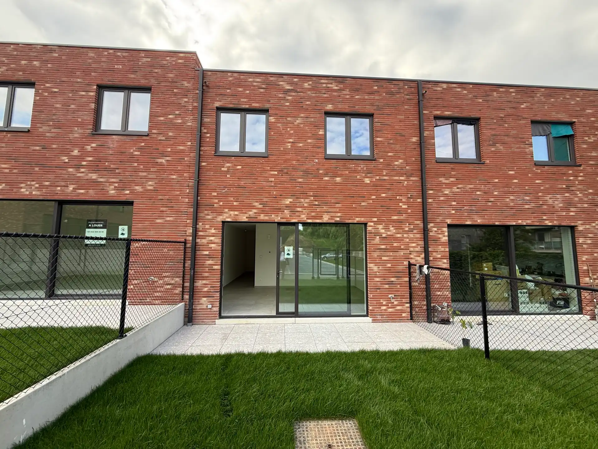 Nieuwbouwwoning met 3 slaapkamers, tuin en carport foto 5