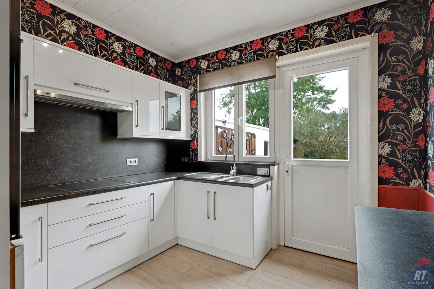 Gelijkvloerse halfopen woning met tuin en renovatiepotentieel in het hart van Sint-Truiden foto 7