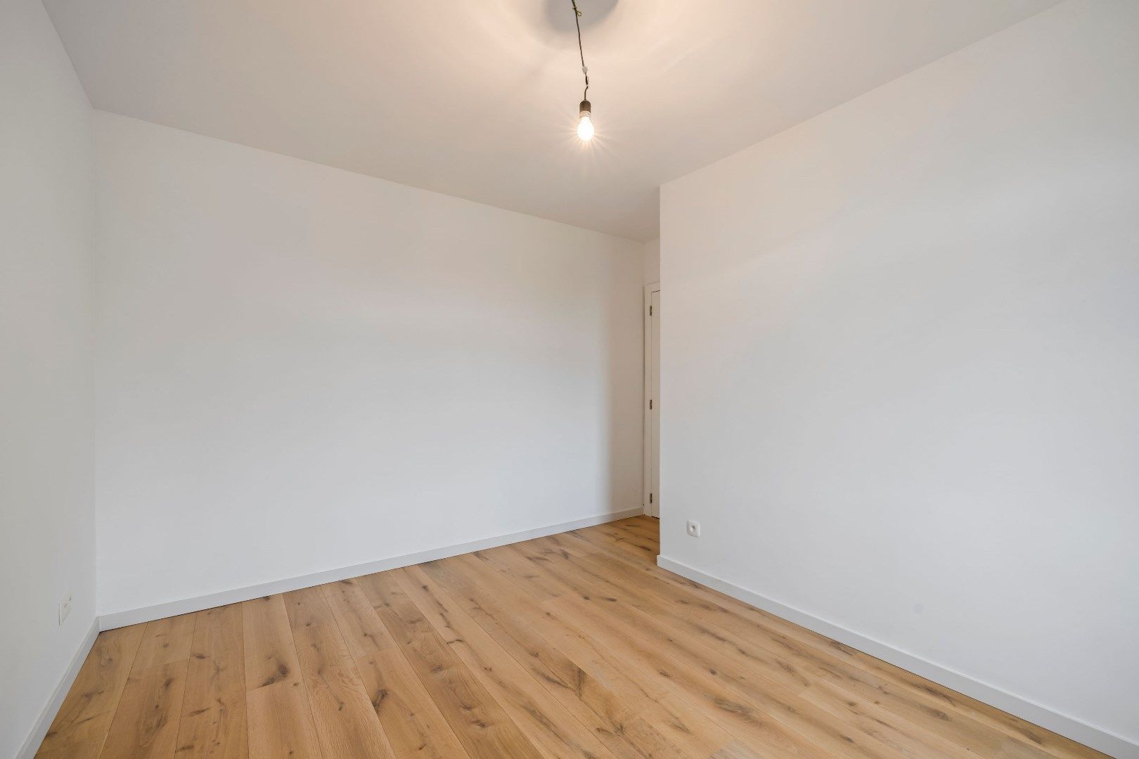 Luxueus gerenoveerde (2025) woning bijgebouw & ruime tuin in Zwijndrecht foto 17