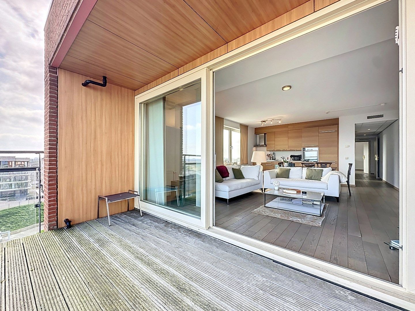 Uniek zicht op haven en zee! foto 9