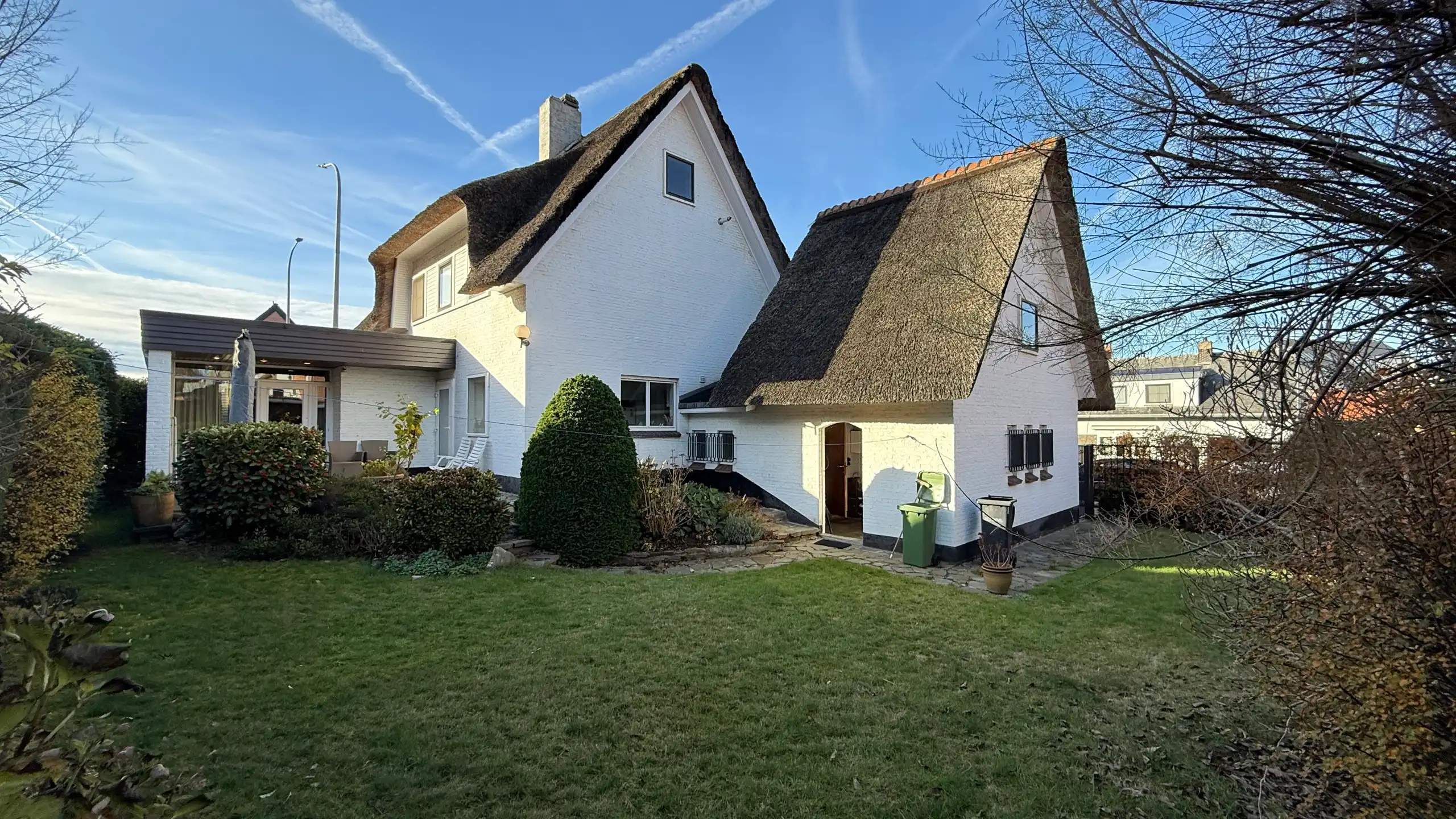 prachtige villa met veel potentieel op toplocatie foto 2