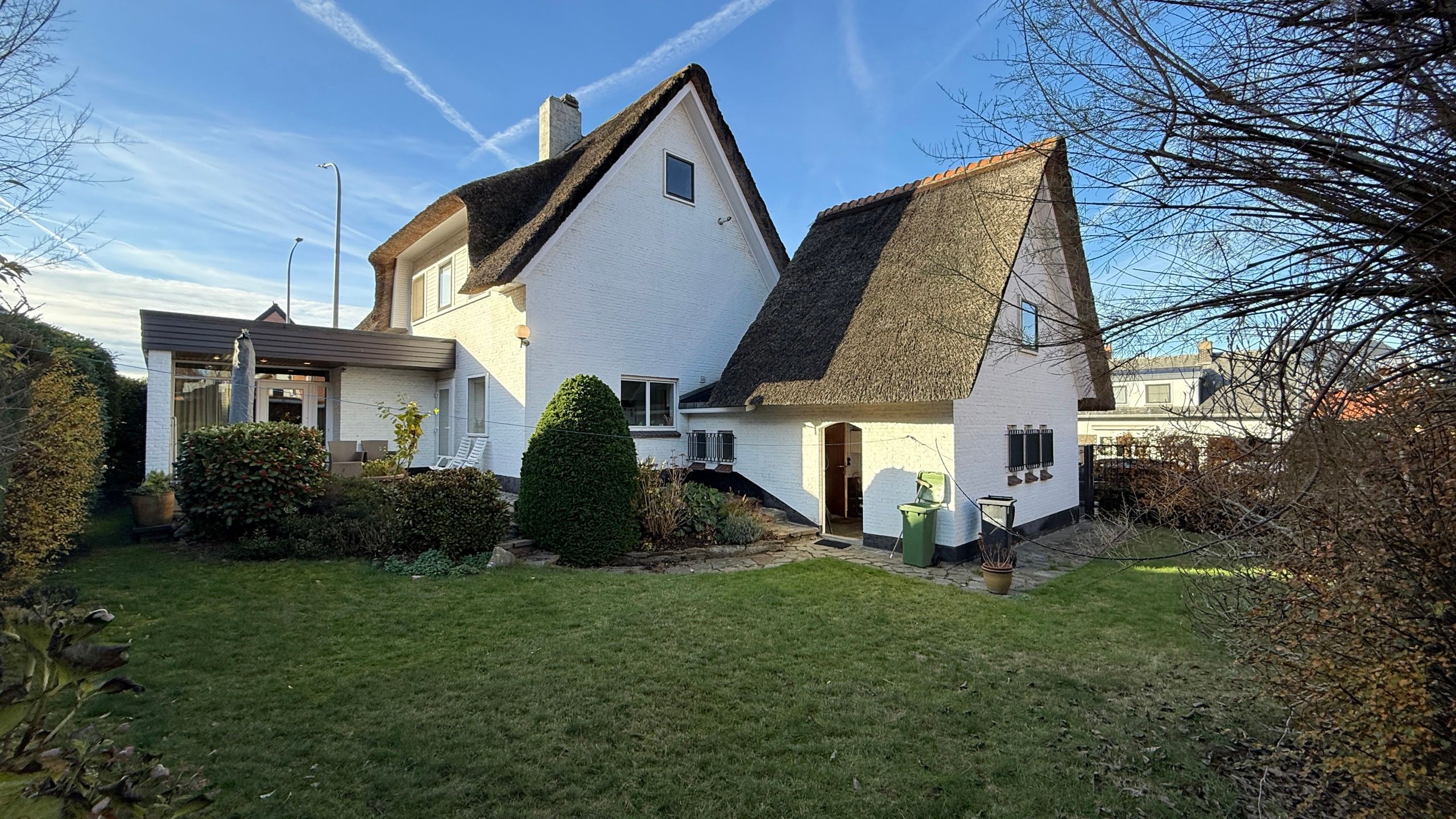 prachtige villa met veel potentieel op toplocatie foto 2