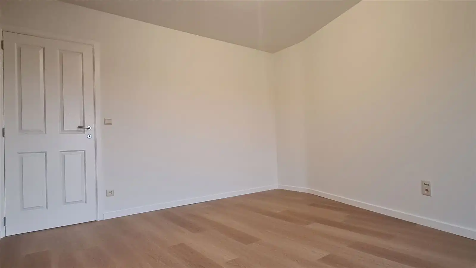 Ruim gerenoveerd tweeslaapkamerappartement in Bilzen foto 11