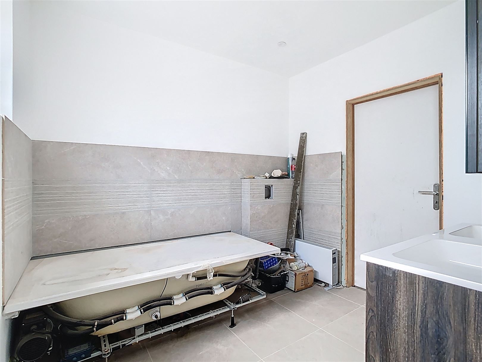 Ruime woning af te werken, 3/5 slpks, garage, tuin, 16a 03ca foto 43