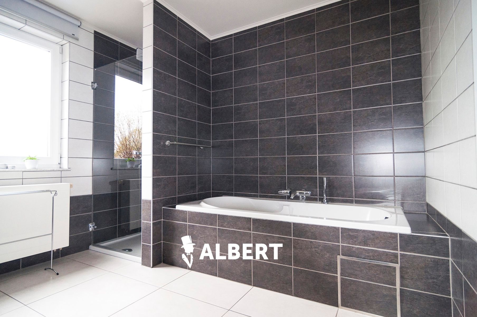 Instapklare woning met grote tuin en garage/magazijnruimte foto 17