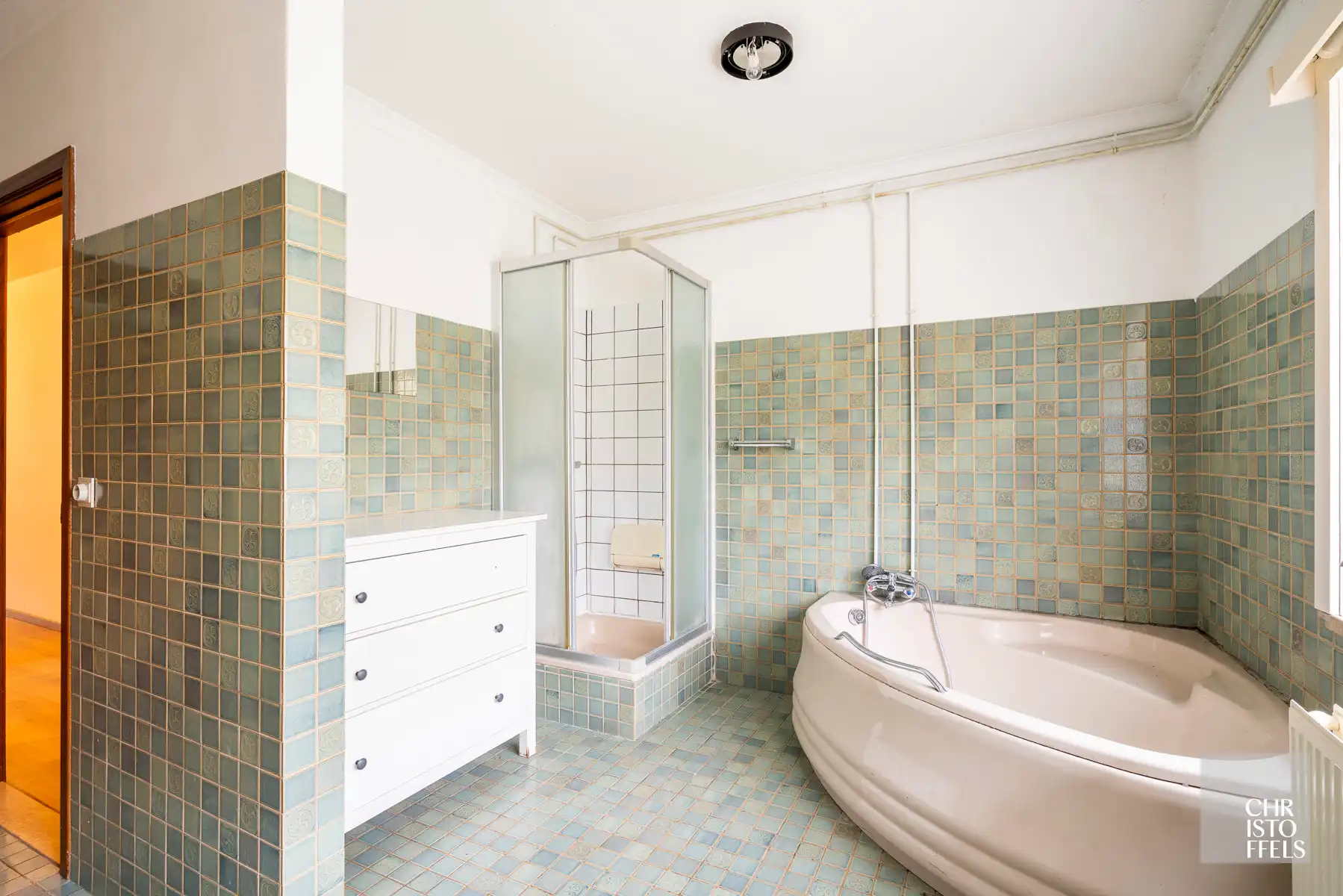 Opbrengsteigendom, bijzonder groot woonhuis van 761m² met 10 slaapkamers, mooi en rustig gelegen op 1.800m² met een eigen parkeerterrein!  foto 11