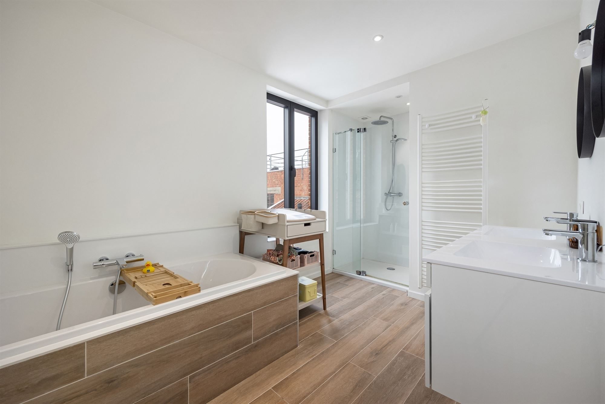 Instapklaar huis met drie ruime slaapkamers foto 15