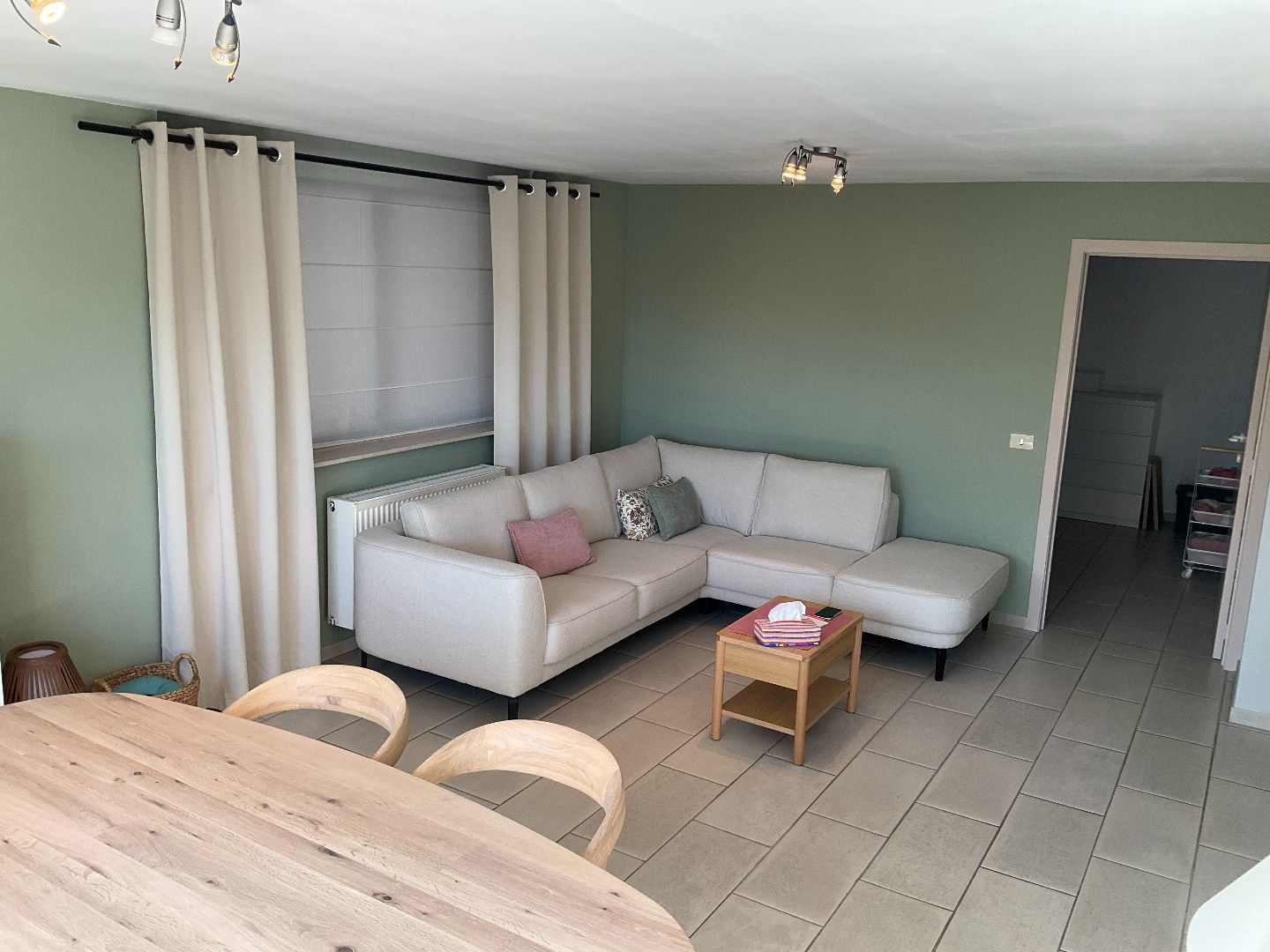Gelijkvloers appartement met terras en tuintje (87 m²), 2 slpk, Torhout. foto {{pictureIndex}}