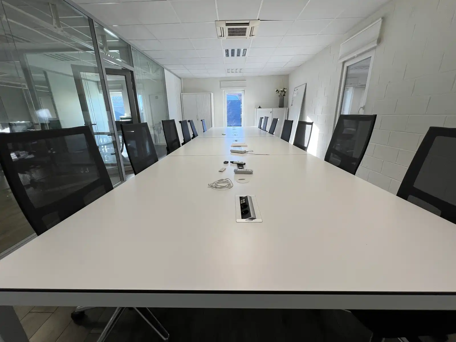 Opslagloods met kantoorfunctie op TOP - locatie te 1500 Halle. foto 10