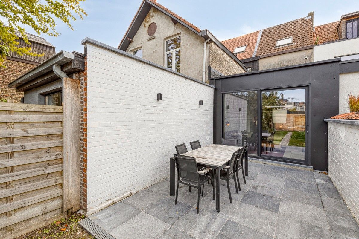 Energiezuinige gezinswoning met zonnige tuin en aanpalende garagebox gelegen op wandelafstand van het Sint-Pietersstation. foto 9