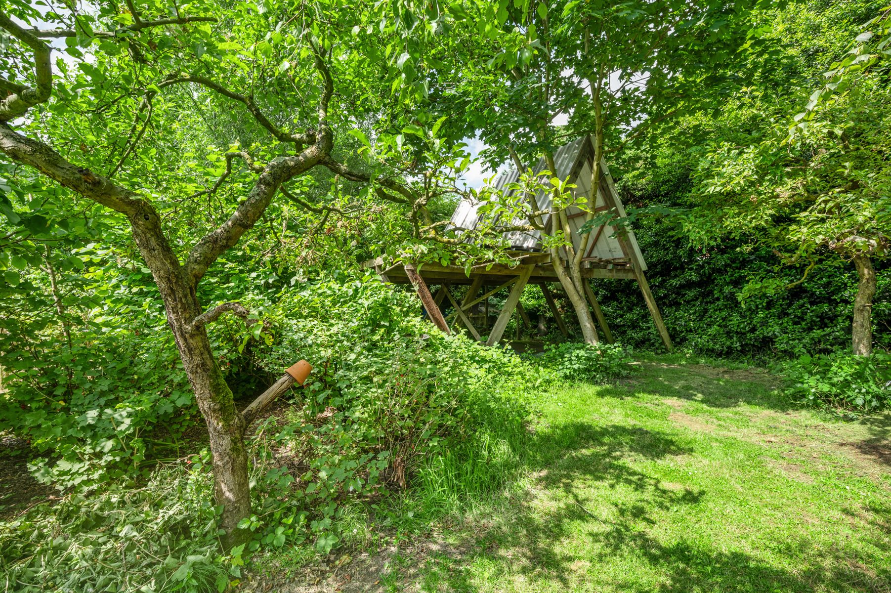 Uniek hoeve omgeven door privacy en rust foto 15