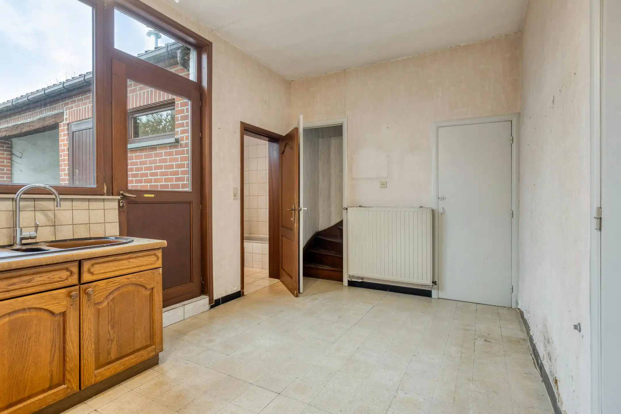 Volledig op te frissen huis in hartje Poperinge foto 7