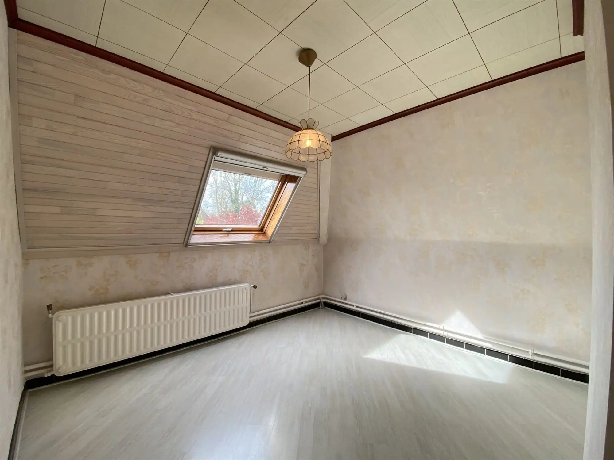 Charmante open bebouwing met 3 slaapkamers, grote garage en zonnepanelen foto 18