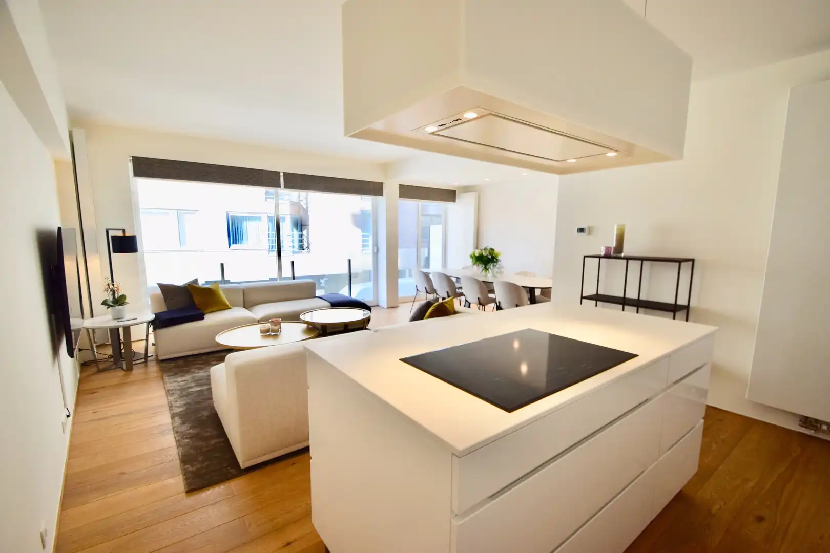 Hedendaags appartement genietend van zijdelings zeezicht, vlakbij de zee. foto 7