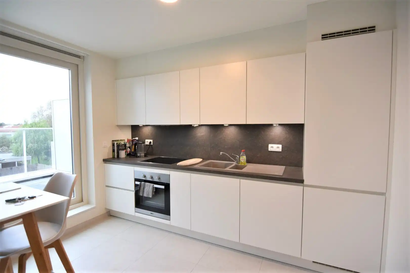 Gezellig 1-slpk appartement met mooi terras foto 4