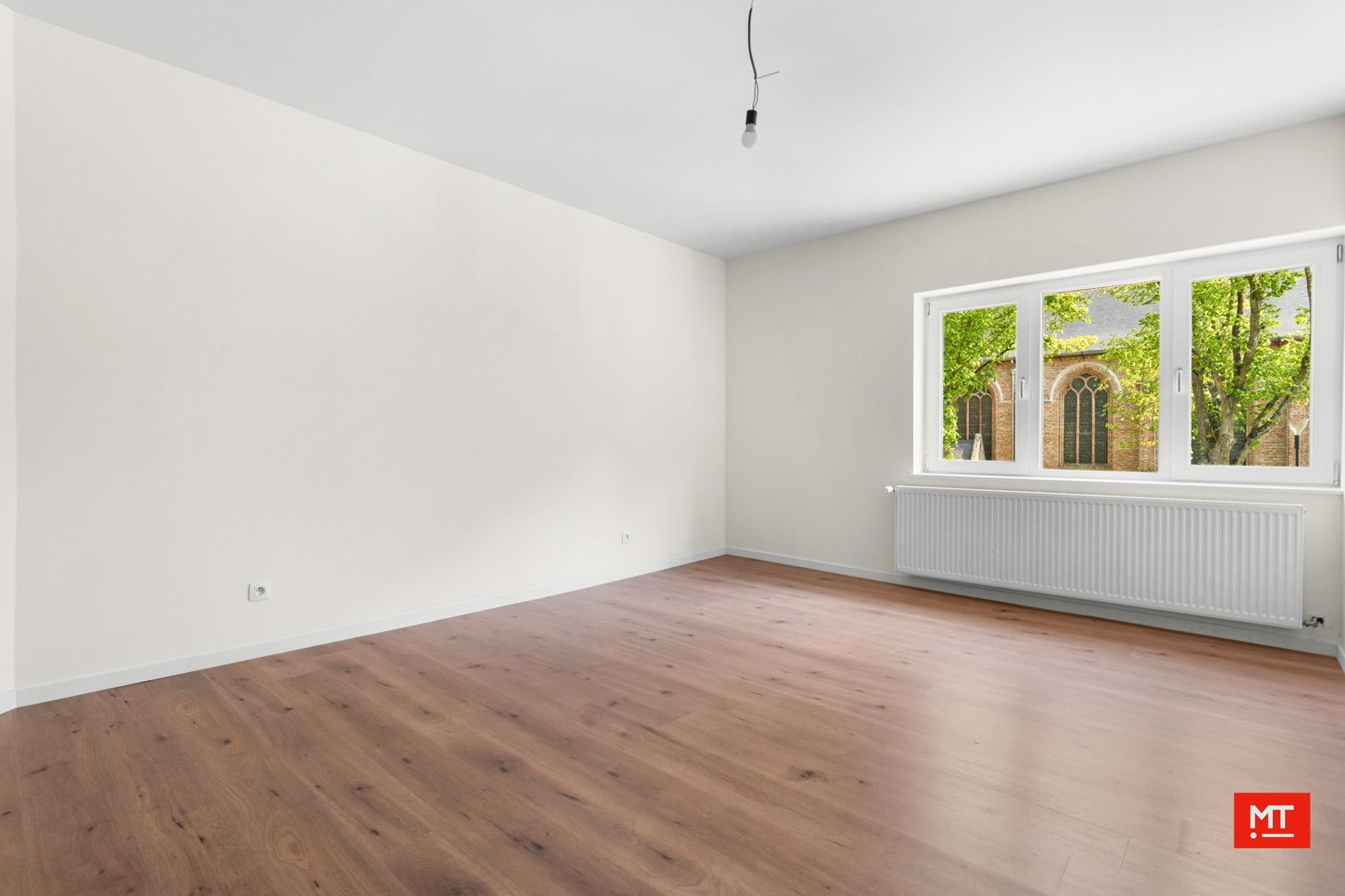 Gerenoveerde woning met 4 slaapkamers en terras op de markt van Langemark foto 8