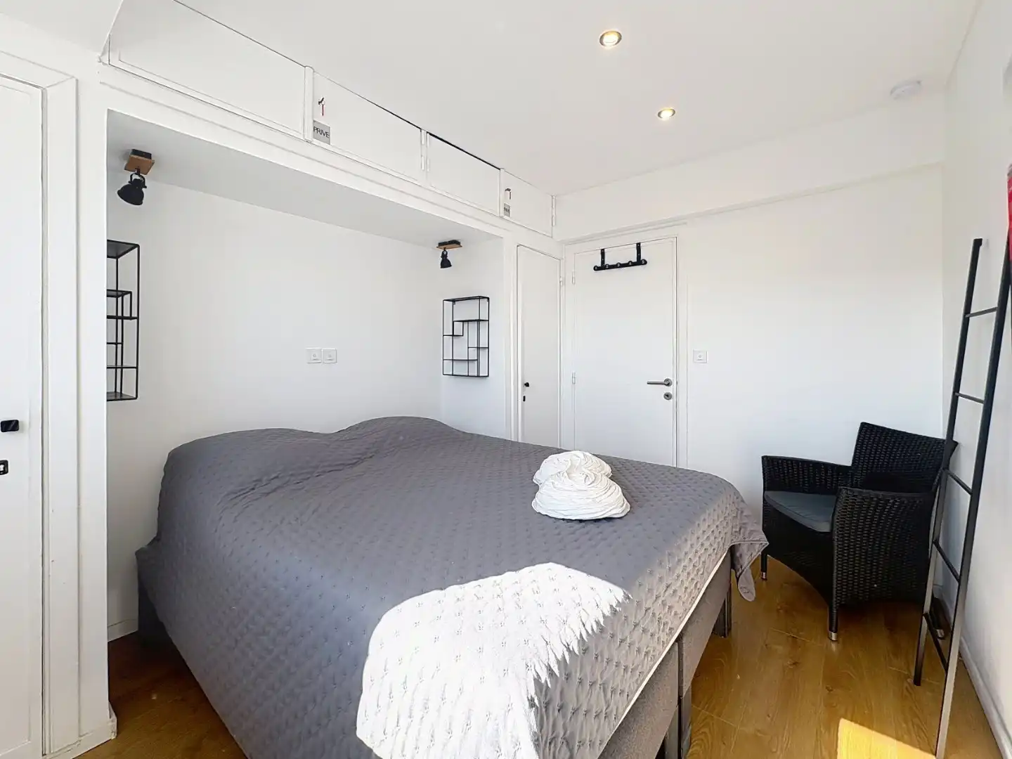 Stijlvol vernieuwd hoekappartement op de 6e verdieping met fenomenaal zeezicht foto 10