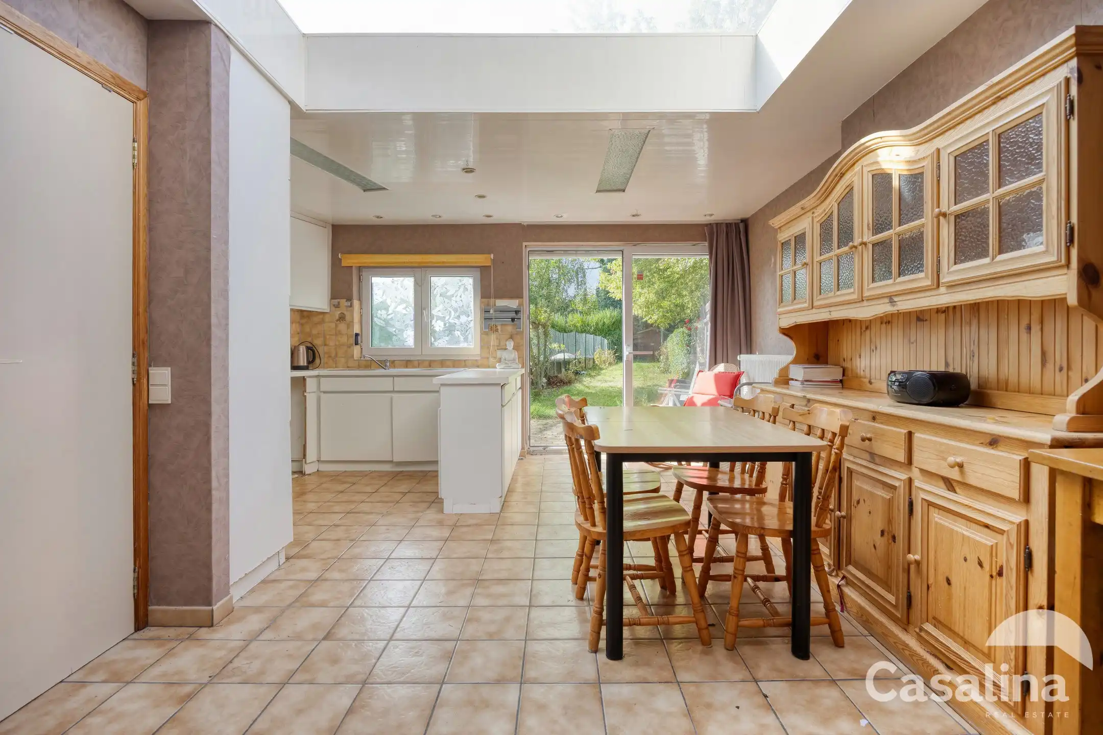 Bel-etagewoning met garage en tuin om op te frissen foto 5