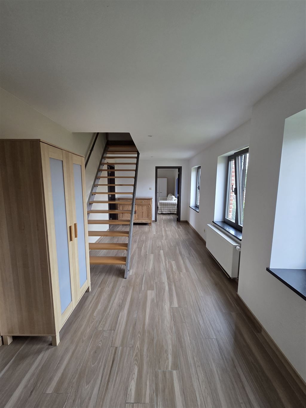 Mooie gerenoveerde energiezuinige  open bebouwing met hangaar en bijgebouwen foto 18