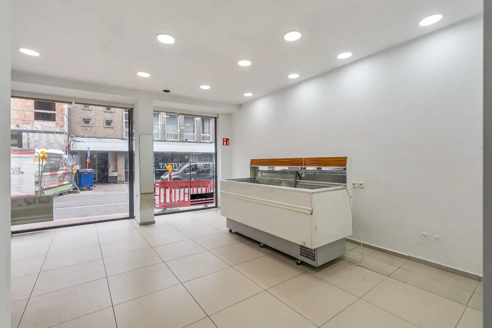 Commercieel uitstekend gelegen handelspand, 60m² foto 9